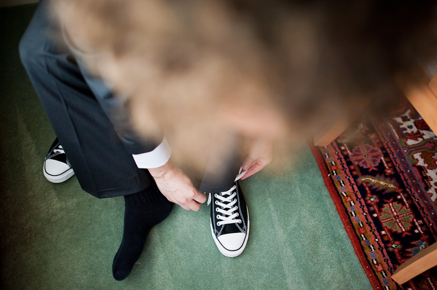 Wintergreen-Virginia-Wedding-Photography-2 Groom putting on chuck taylor