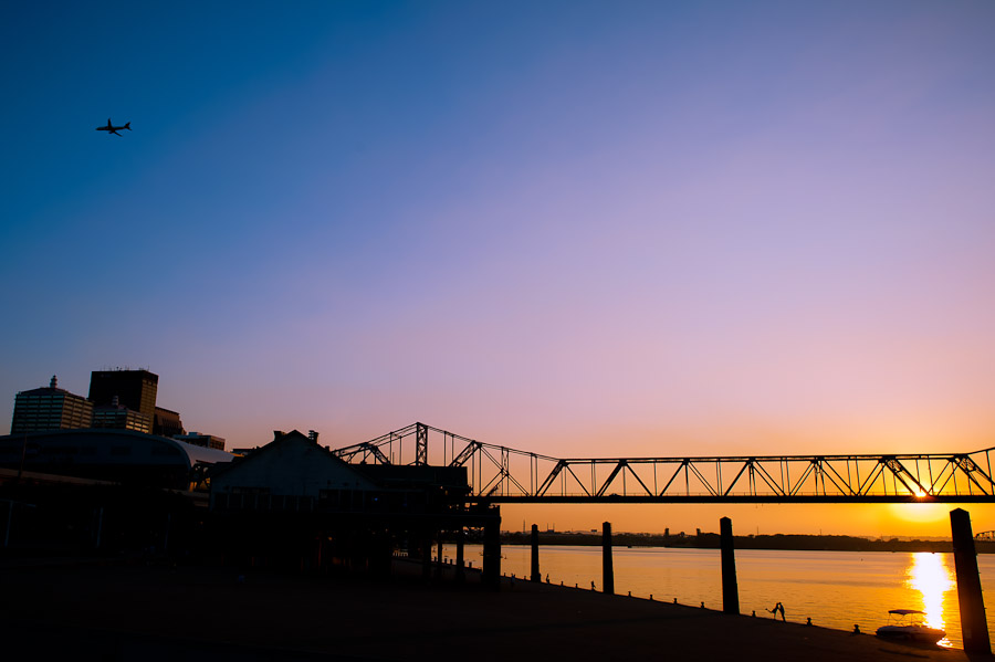 Louisville-Waterfront-Park-Engagement-Photography-1 beautiful sunset at waterfront park in louisville KY for engagement session